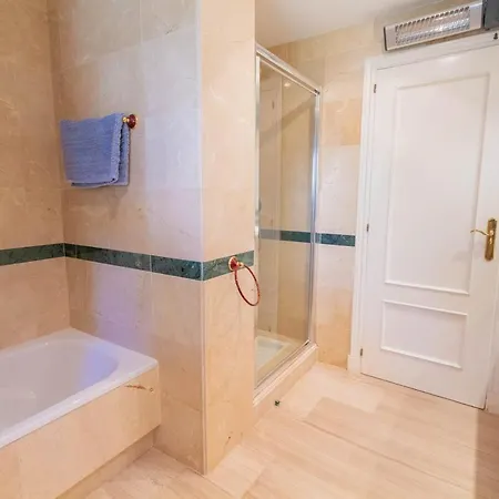 Hp103 - Spacious 2 Bed Ground Floor Apartment Marbella