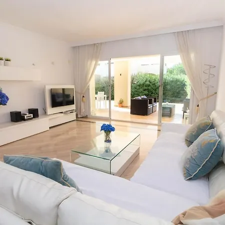 Hp103 - Spacious 2 Bed Ground Floor Apartment Marbella